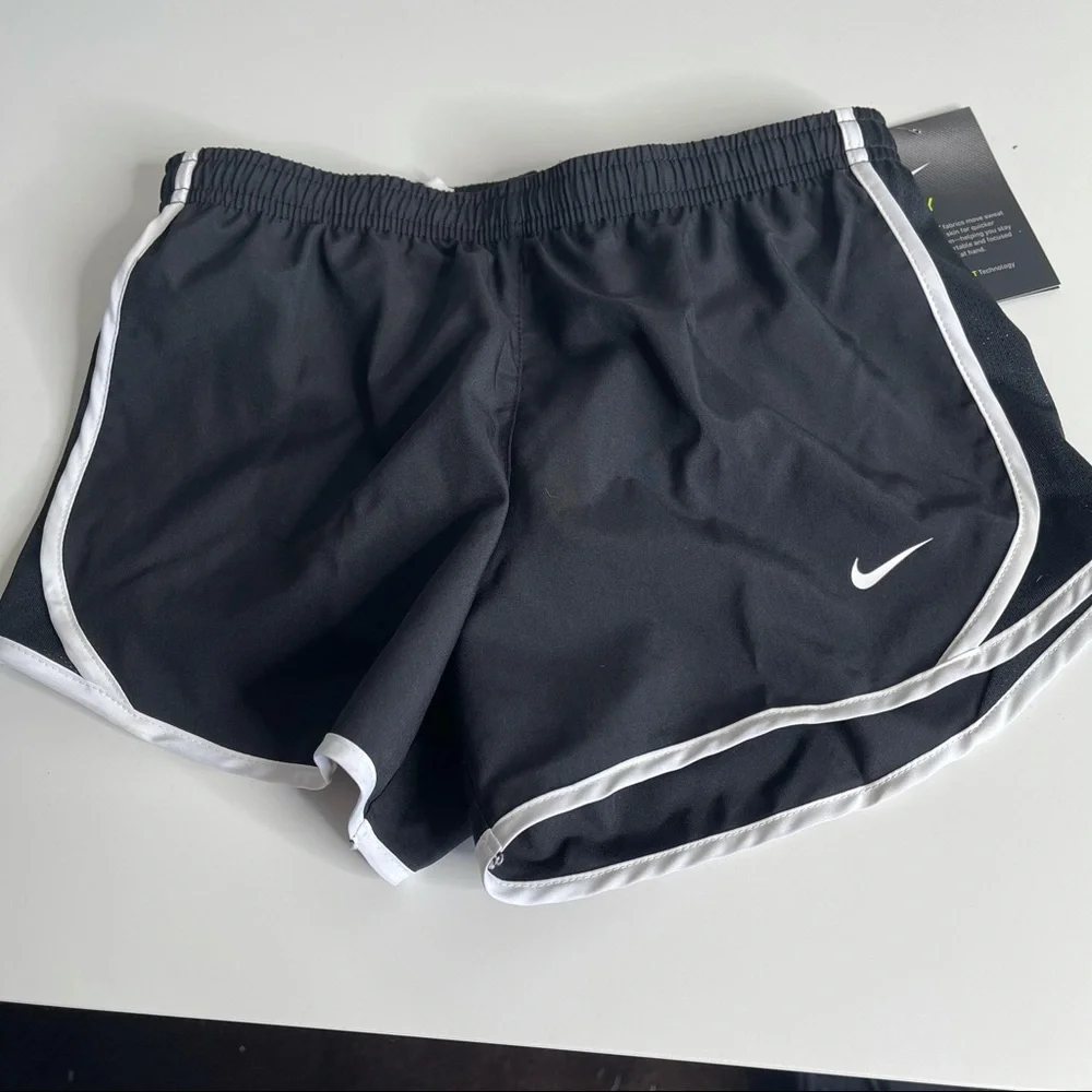 Nike Girls' Dry Tempo Running Shorts girls medium